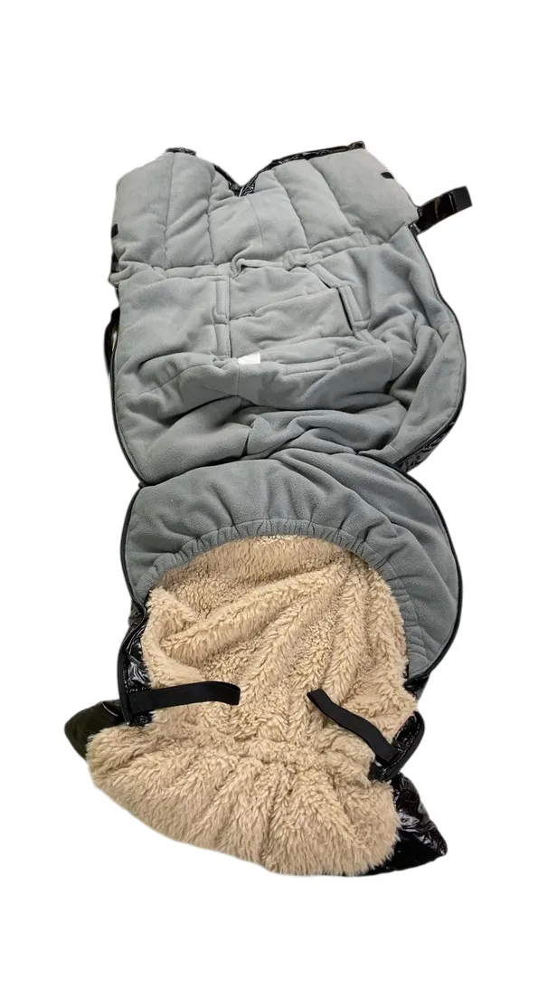 7 A.M. Enfant Polar Igloo Footmuff, Black Polar/Plush