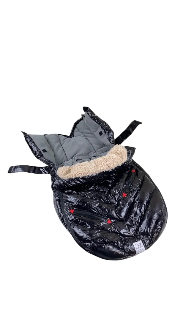 7 A.M. Enfant Polar Igloo Footmuff, Black Polar/Plush