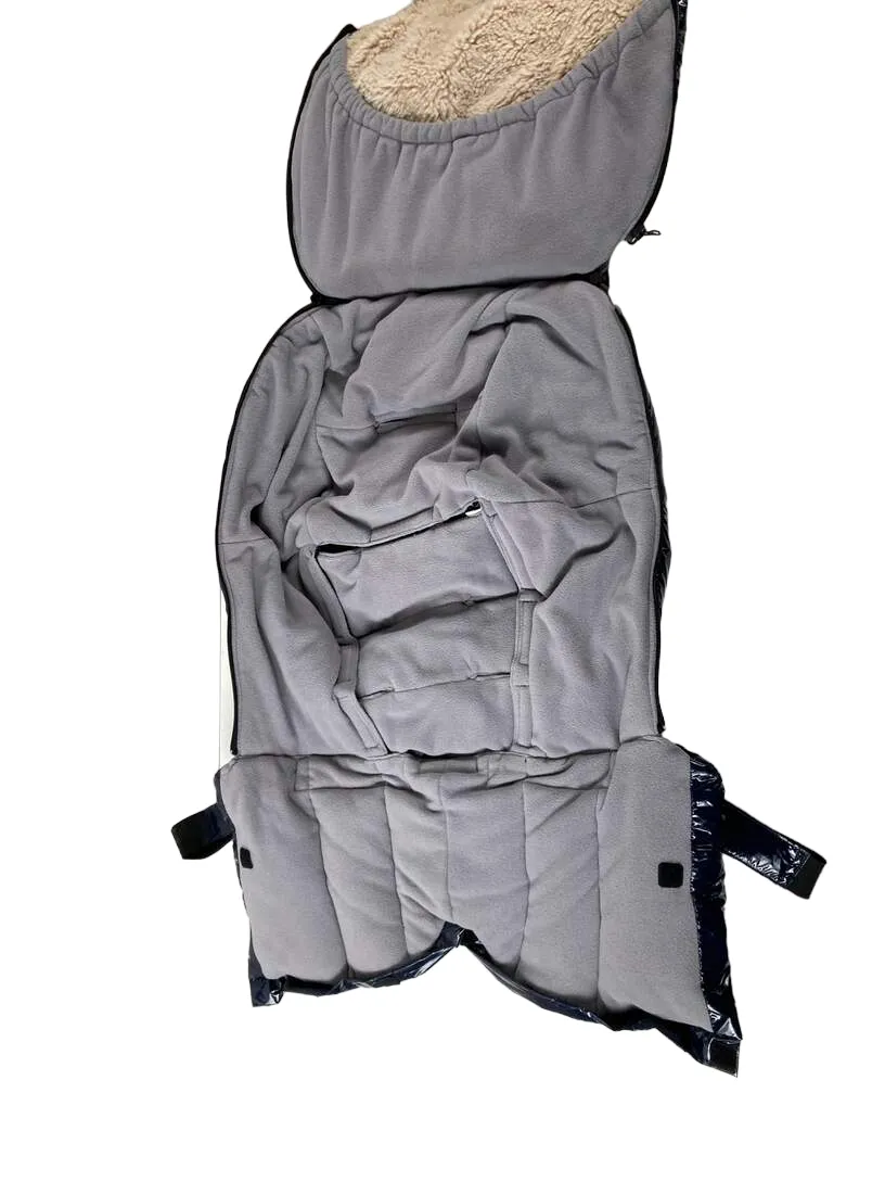7 A.M. Enfant Polar Igloo Footmuff, Size 0-6mo